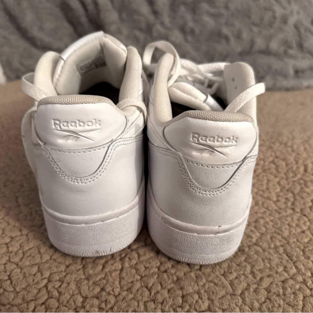 Classic white Reeboks - Picture 2 of 3